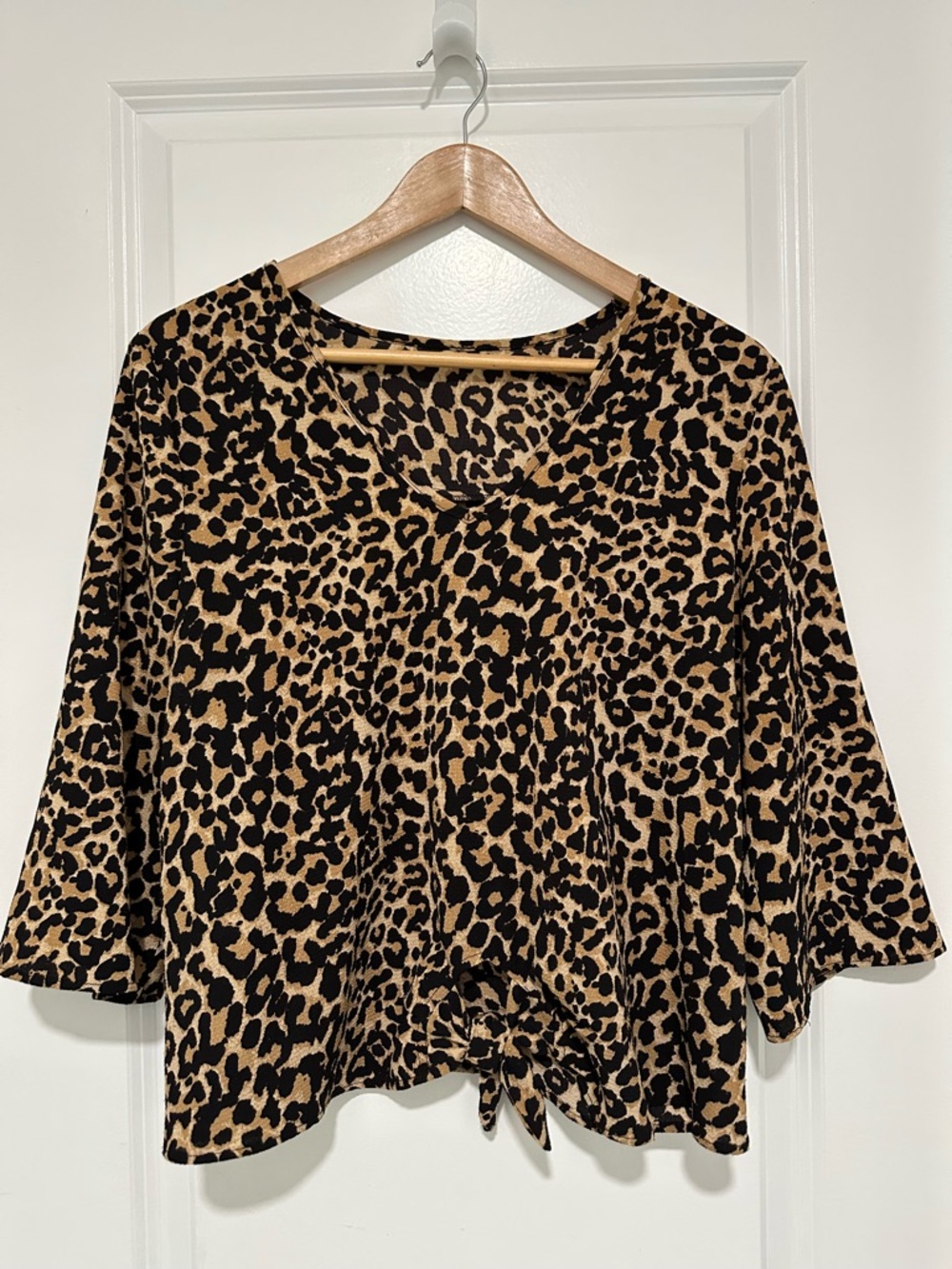 Leopard Print V-Neck Tie-Hem Blouse in Tan & Black Womenβs Size Medium
